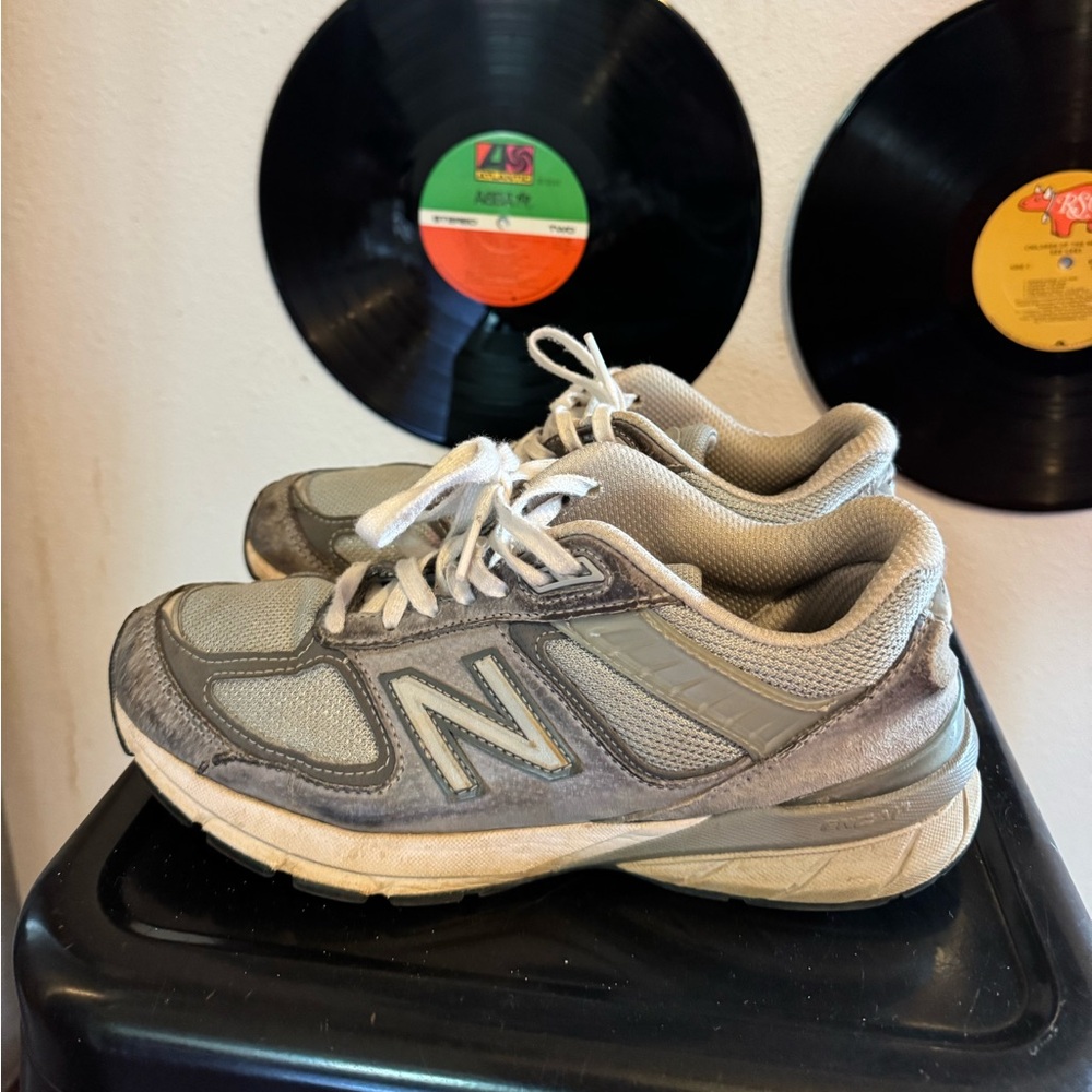 Women’s New Balance 990v5 Size 7